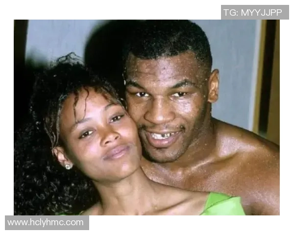 泰森与足球明星同框合影展现体育巨星的友谊与激情